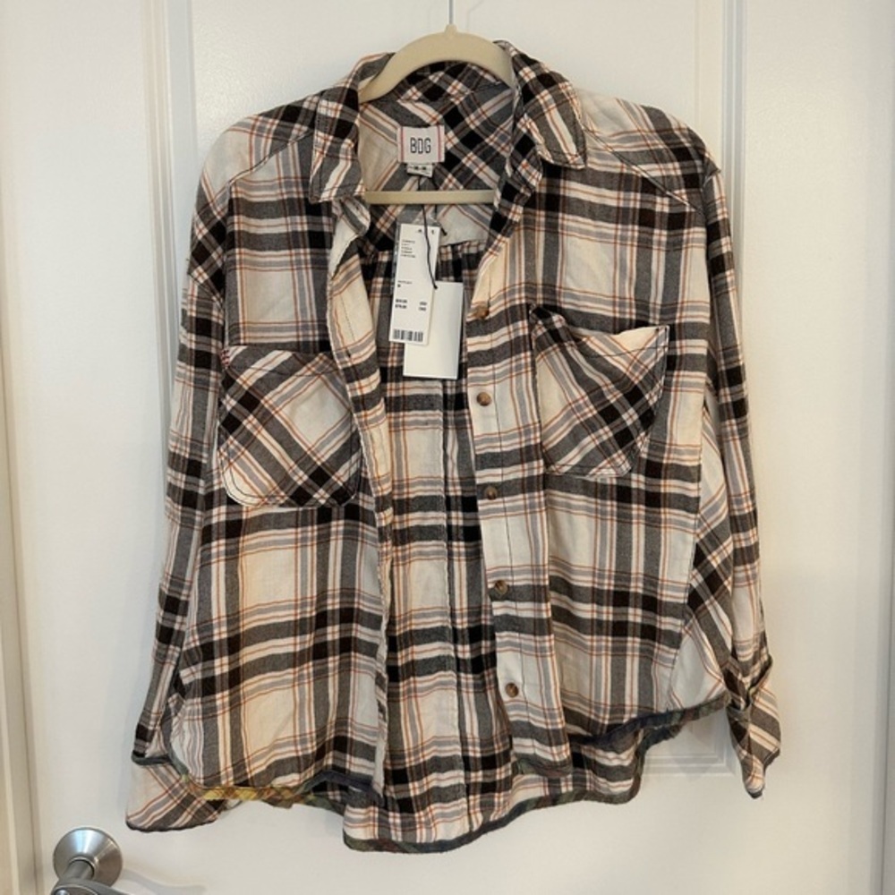 NWT BDG Karl Slouchy Flannel Button Down Shirt Plaid Medium Cream Black